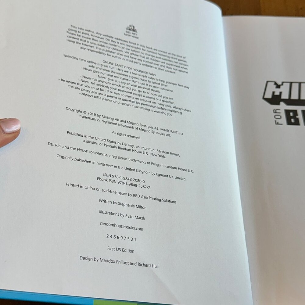 Minecraft For Beginners Hardcover Guide Book Published by Mojang in 2019 - Picture 15 of 16
